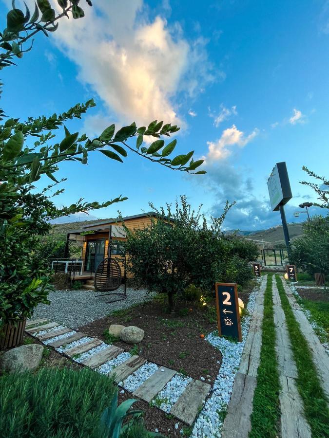 Hotel Tiny Town Kuyucak à Karaburun  Extérieur photo